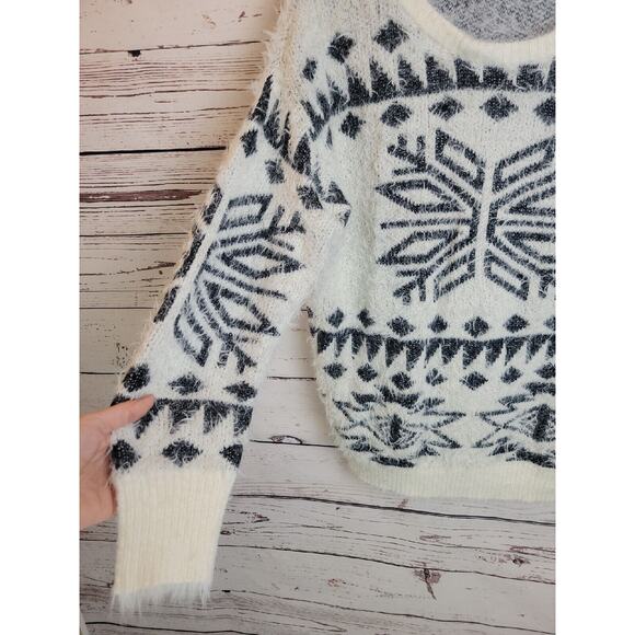 Maurices White Snowflake Eyelash Fuzzy Knit Pullover Sweater Women's Size Large - Picture 8 of 11